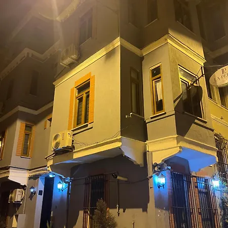 New La Pella Hotel *