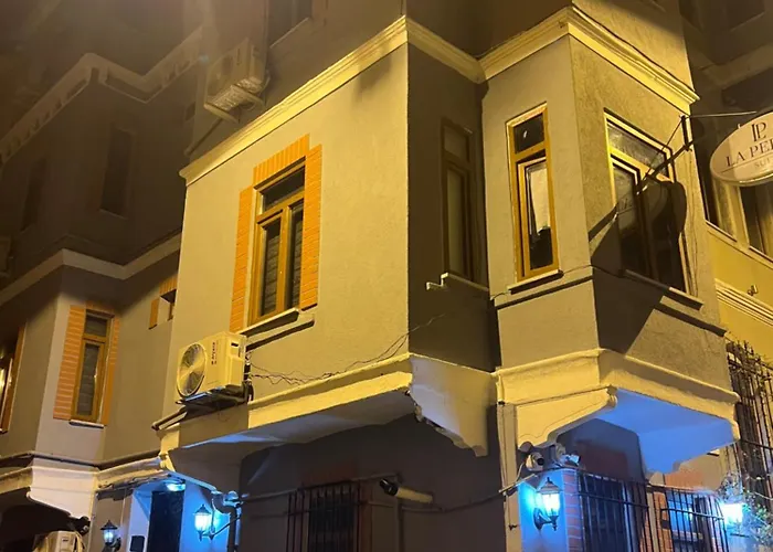 New La Pella Hotel *